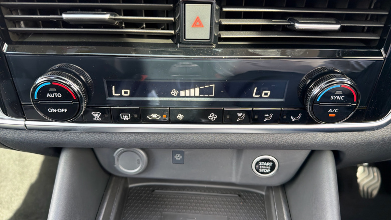 Nissan Qashqai 1.3 DiG-T MH N-Connecta 5dr Petrol Hatchback